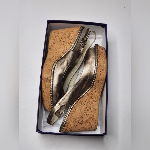 Stuart Weitzman Size 8.5 Metallic Leather Wedge Sandals - Picture 6 of 9